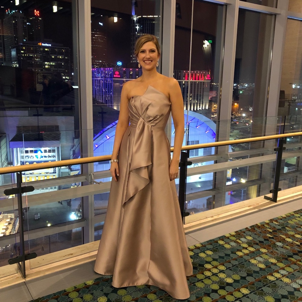 Adrianna Papell Size 2 Blush/Gold evening dress
